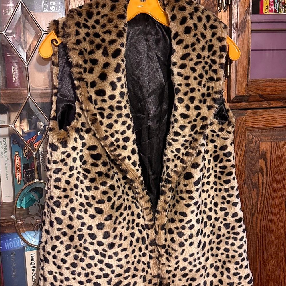 Chic Leopard Print Faux Fur Vest